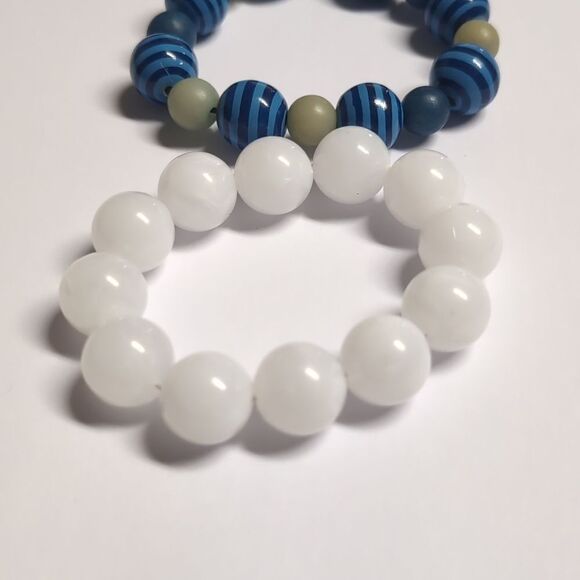 Set of 2 White and Blue Beaded Stretch Bracelets‎ - Picture 3 of 4
